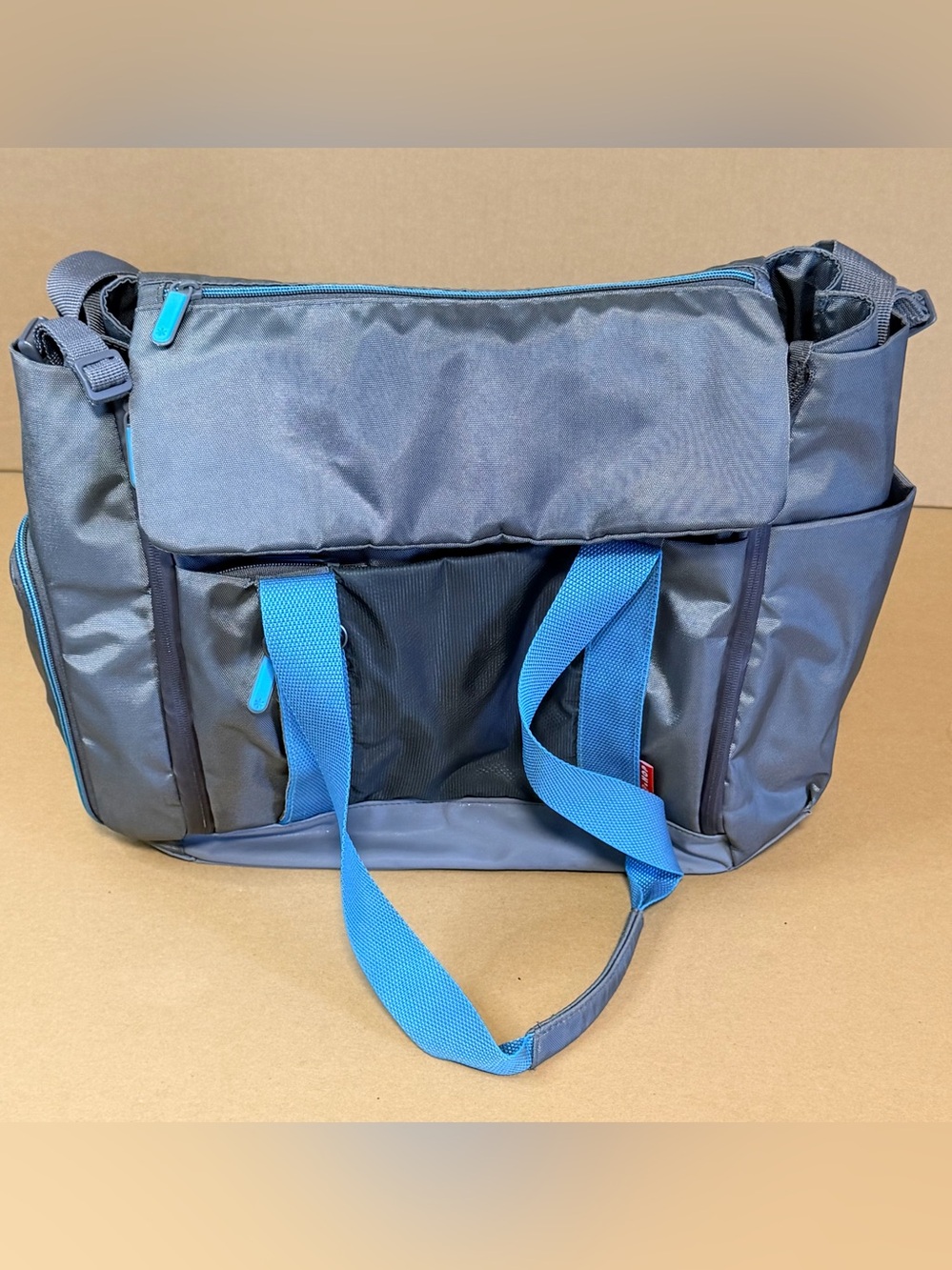 Skip Hop Fit All Access Messenger Diaper Bag in Gray/Turquoise W Changing Pad